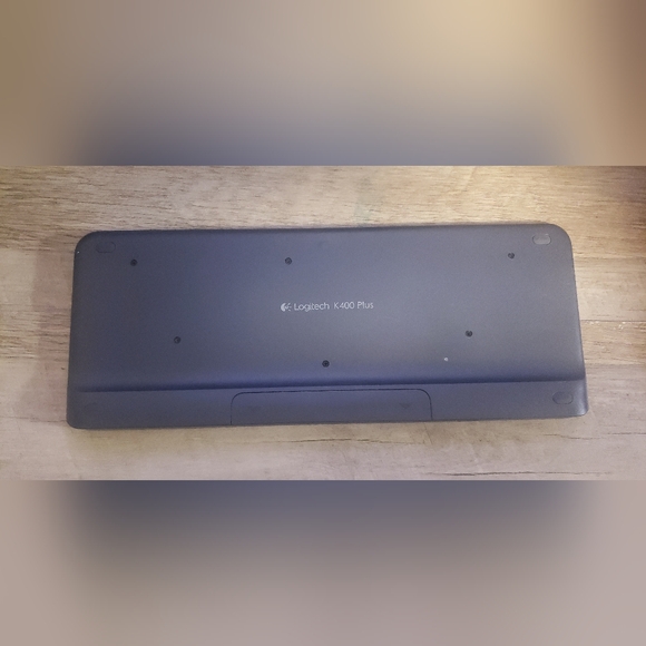 Logitech K400 Wireless Keyboard with Touchpad - Picture 2 of 2